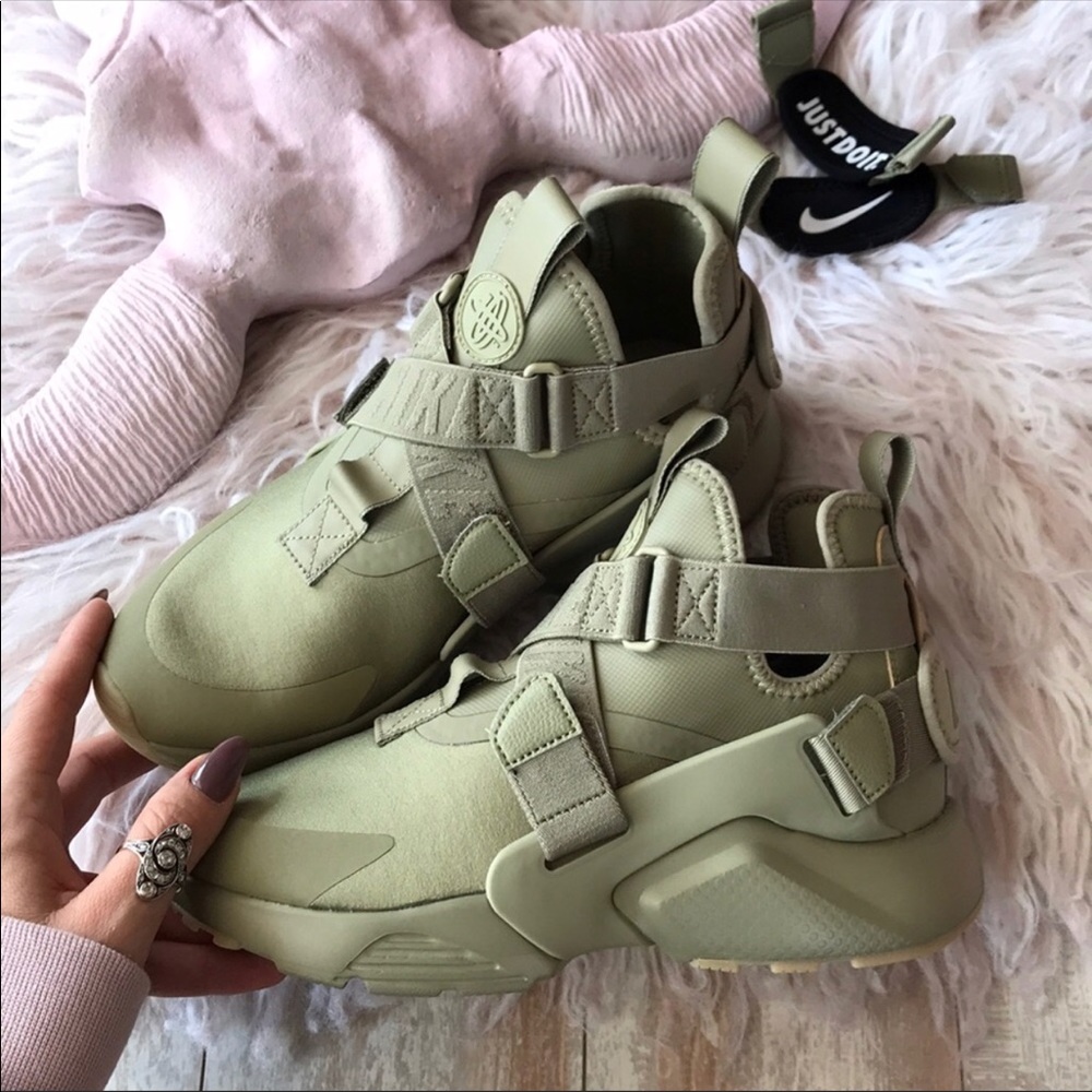 NWT Nike Huarache city - Picture 3 of 8